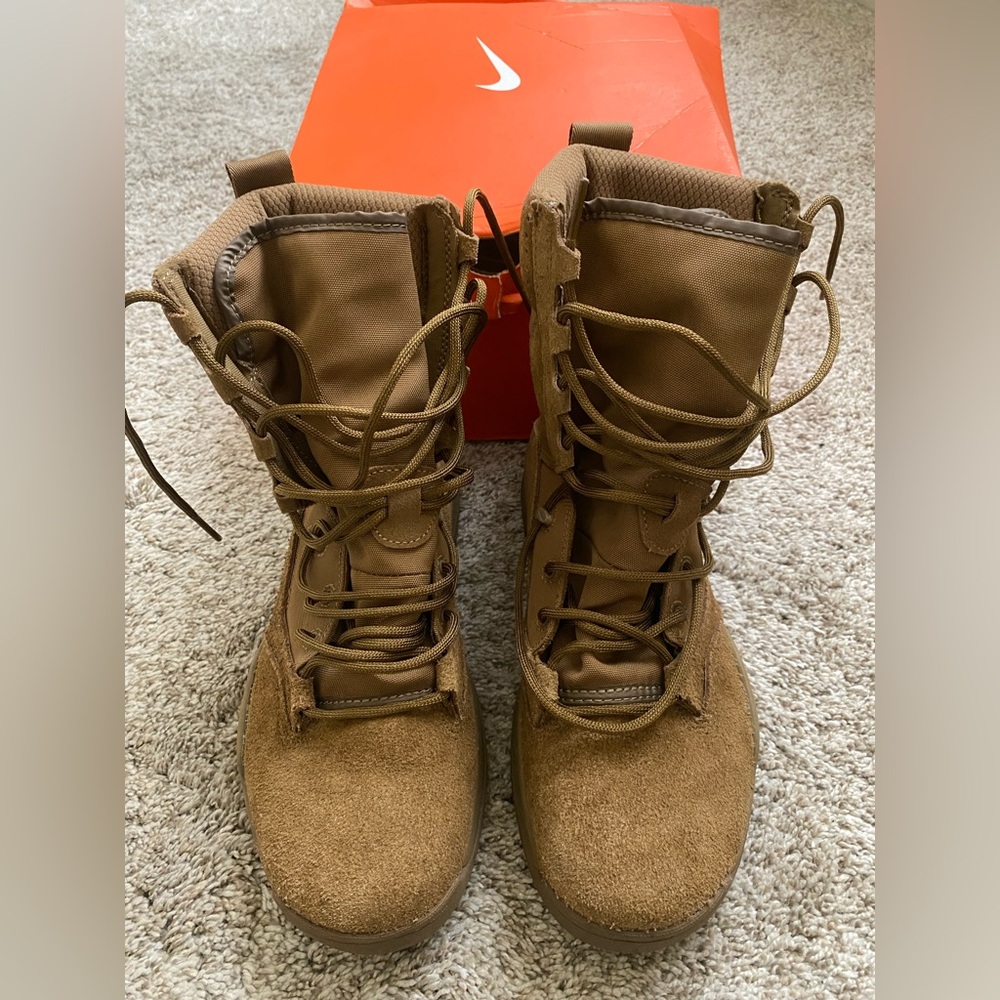 Nike SFB Field 2 8" Leather Boots in Coyote Mens 6 Womens 8
